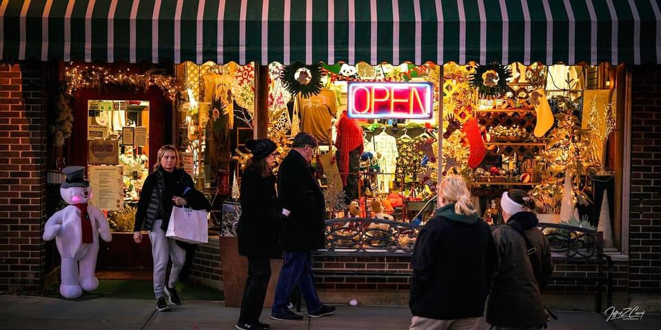 Outside window front of The Gift Niche decorated for the Holidays.