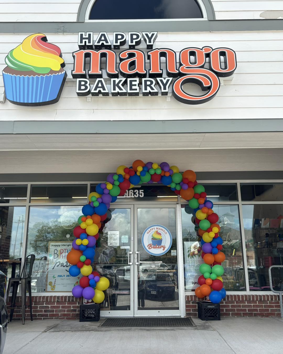 Outside view of Happy Mango Bakery.