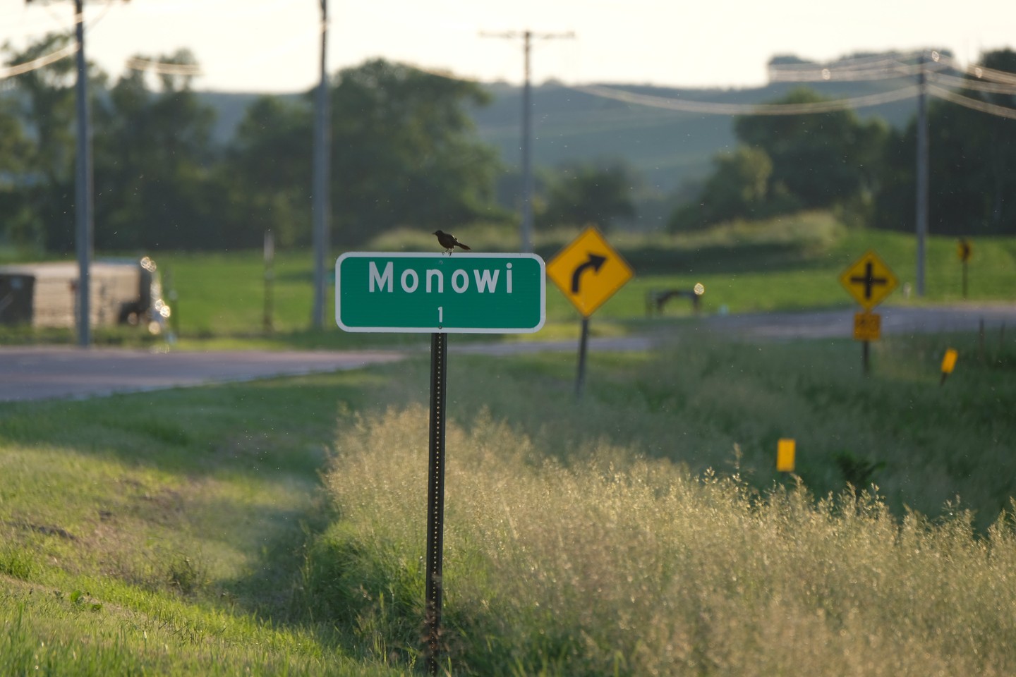 A road sign for Monowi with a population of 1.