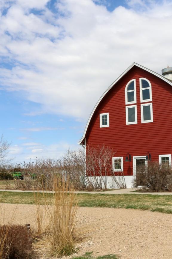 Exterior of a large barn, which houses the Sandhills Journey Scenic Byway Visitor Center.